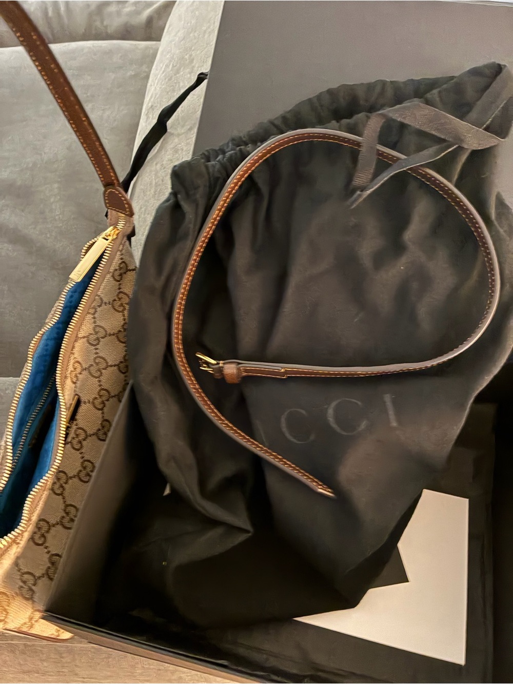 Gucci GG Supreme Canvas Shoulder Bag in beige and brown with gold hardware - Picture 6 of 9